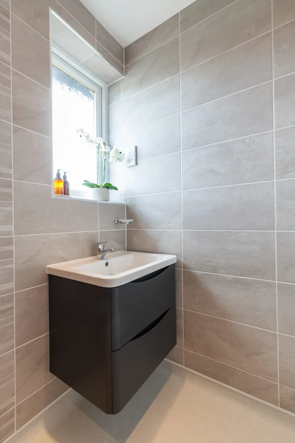 Bathroom with Wall mounted sink unit