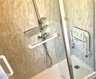 new easy access shower with seat